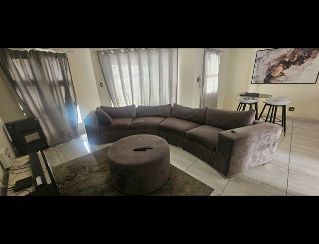 2 BEDROOM TOWNHOUSE FOR SALE IN ELANDSHAVEN
